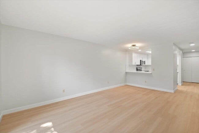 Building Photo - 1446 Chateau Common