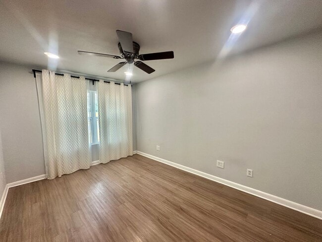 Building Photo - 3 Bed 2 Bath NEW MANAGEMENT IN AUSTIN TX!!!