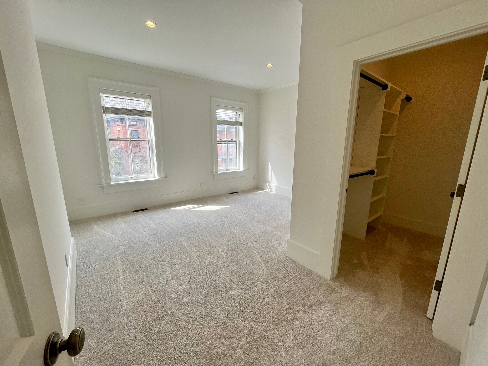 Building Photo - 670 Mohawk St