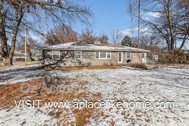 Building Photo - 515 E Sheridan St