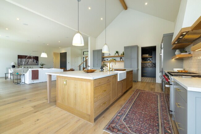 Building Photo - 6136 Falabella Wy