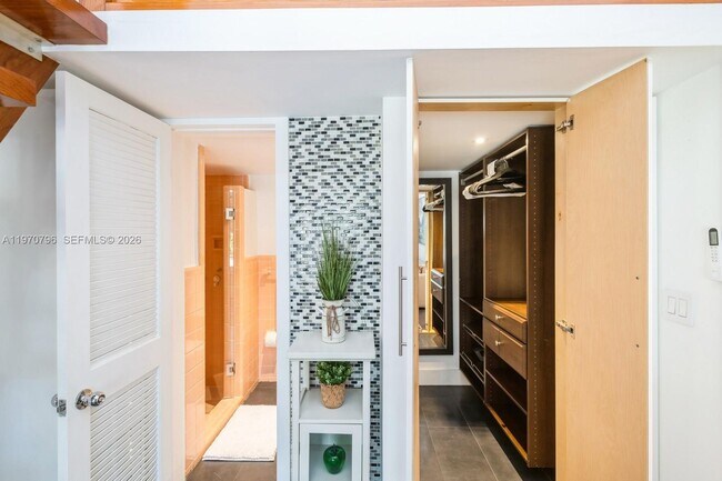 Building Photo - 1880 SW 15th St