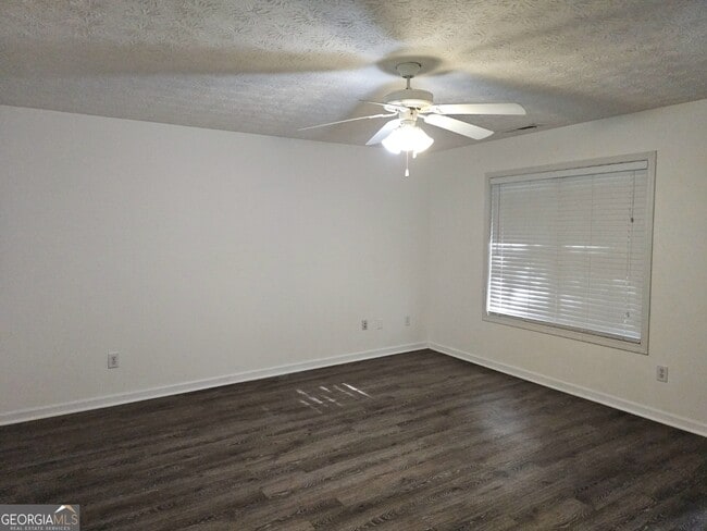 Building Photo - 633 Senoia Rd