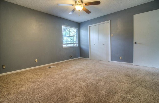 Building Photo - 7407 Shadow Hill Dr