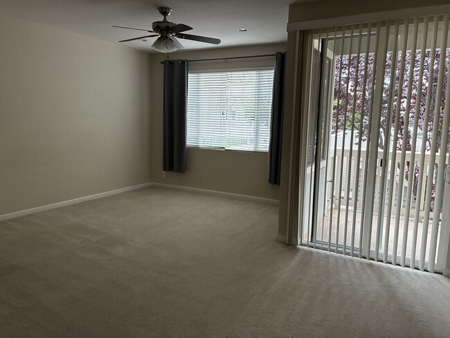 Building Photo - 3663 Oakwood Terrace