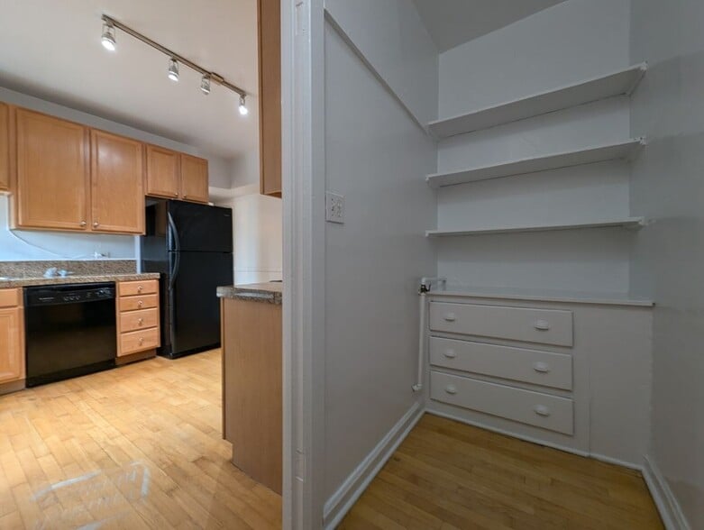 Building Photo - 3449 W Schubert Ave