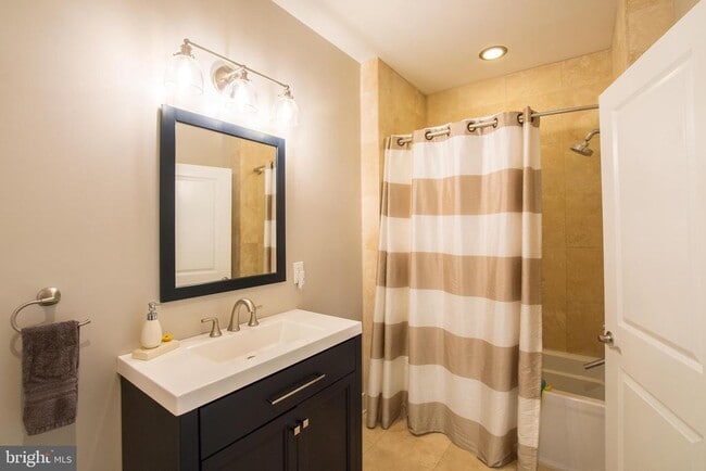 Building Photo - 2520 Kimball St