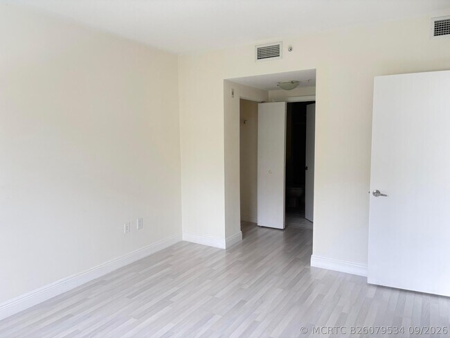 Building Photo - 2775 NE 187th St