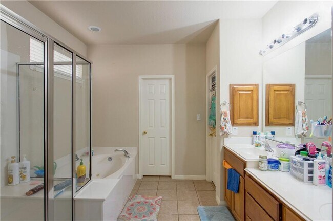 Building Photo - 15709 Belfin Dr