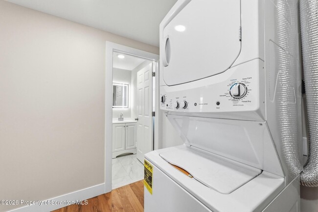 Building Photo - 305 Parsonage St