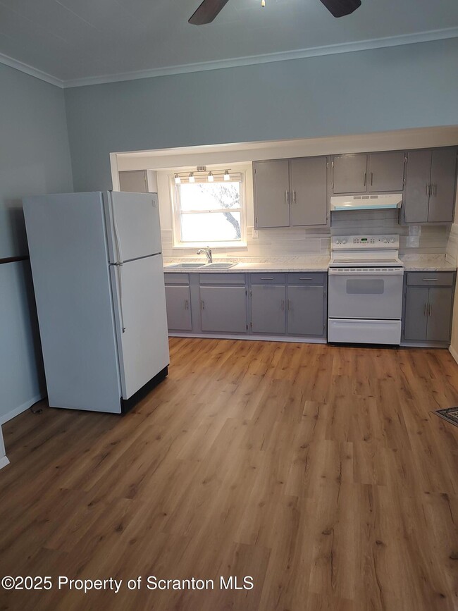 Building Photo - 1023 Carmalt St