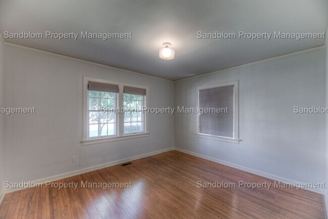 Building Photo - For Lease | Brookside | $1800 Rent | Available now!