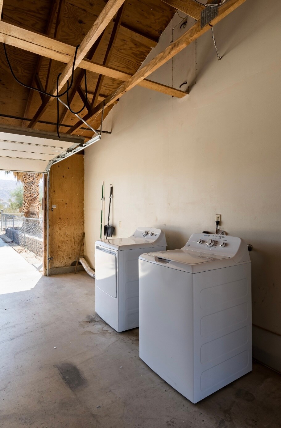 Building Photo - 72654 Sunnyslope Dr