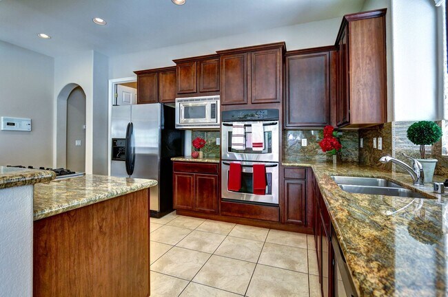 Building Photo - 7541 Prancing Pony Ct