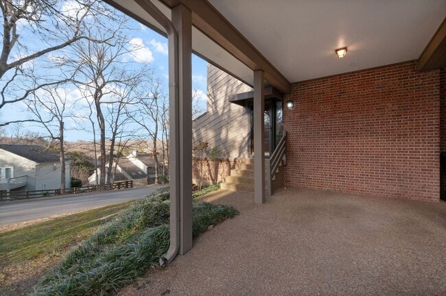 Building Photo - Belle Meade Townhome