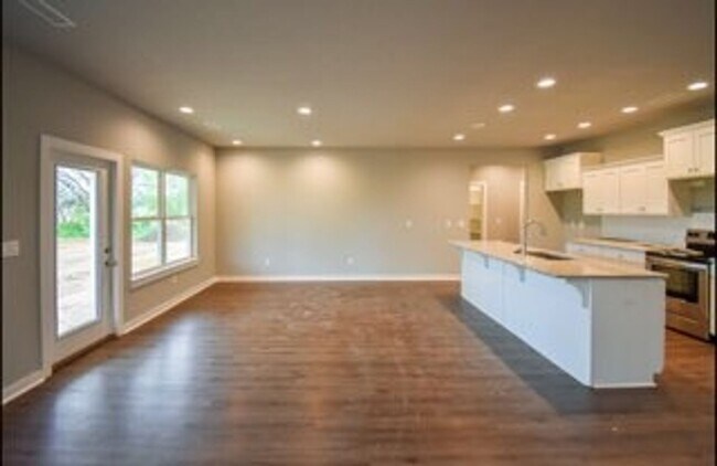 Building Photo - 456 N Otoe St