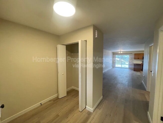 Building Photo - 1605 E Hartson Ave