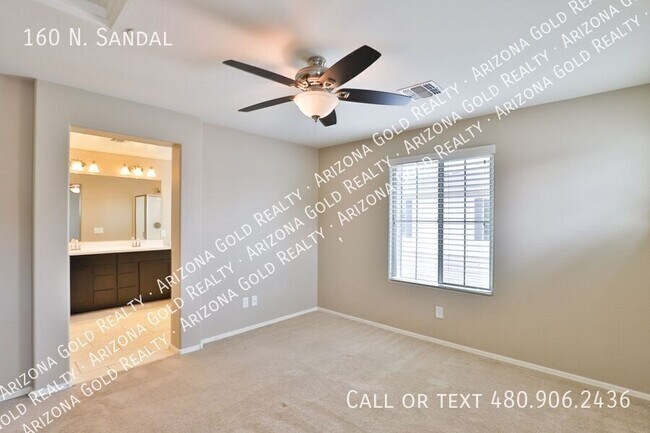 Building Photo - 160 N. Sandal-