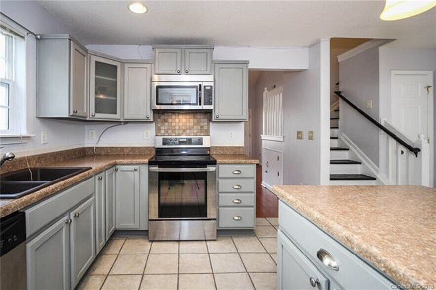 Building Photo - 2928 Mayer House Ct