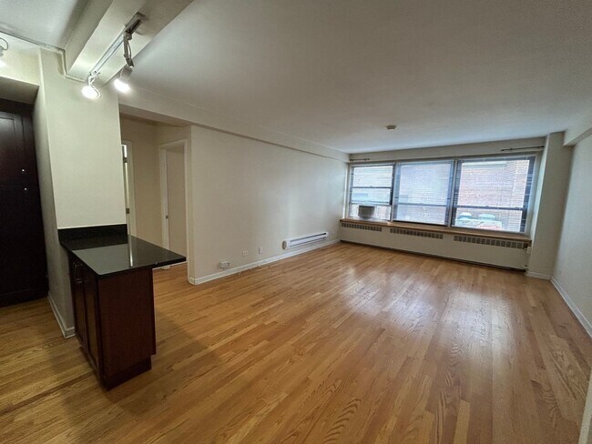 Building Photo - 4180 N Marine Dr