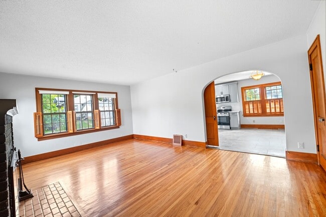 Building Photo - 411 Kingsley Ave