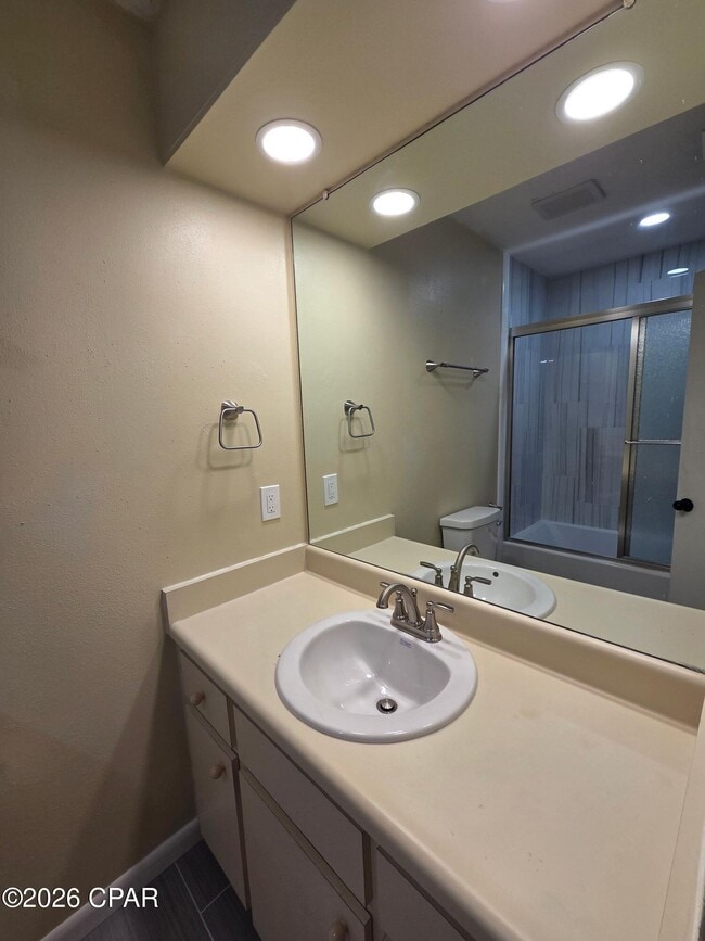 Building Photo - 7125 N Lagoon Dr