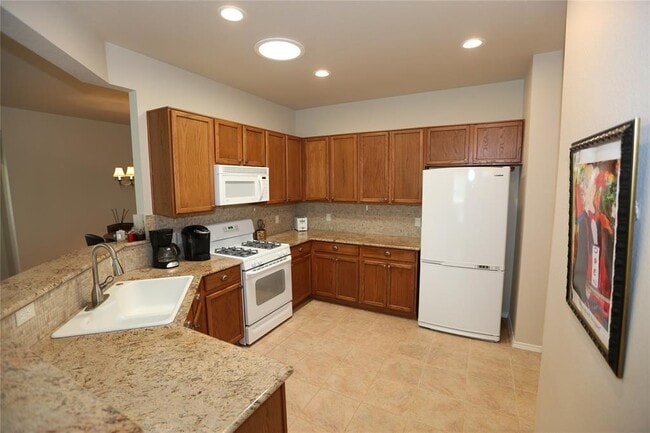 Building Photo - 233 Bonham Loop