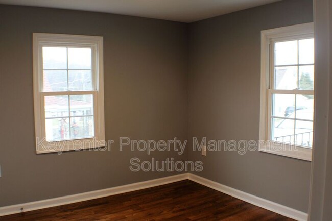 Building Photo - 104 Mulberry St