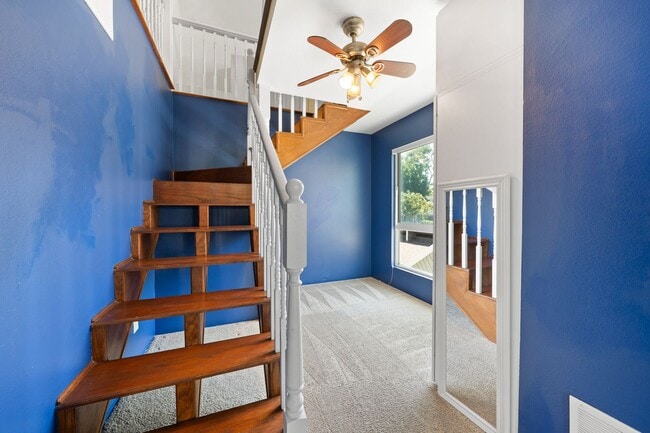 Building Photo - Seawind Upper Unit with Vaulted Ceilings a...