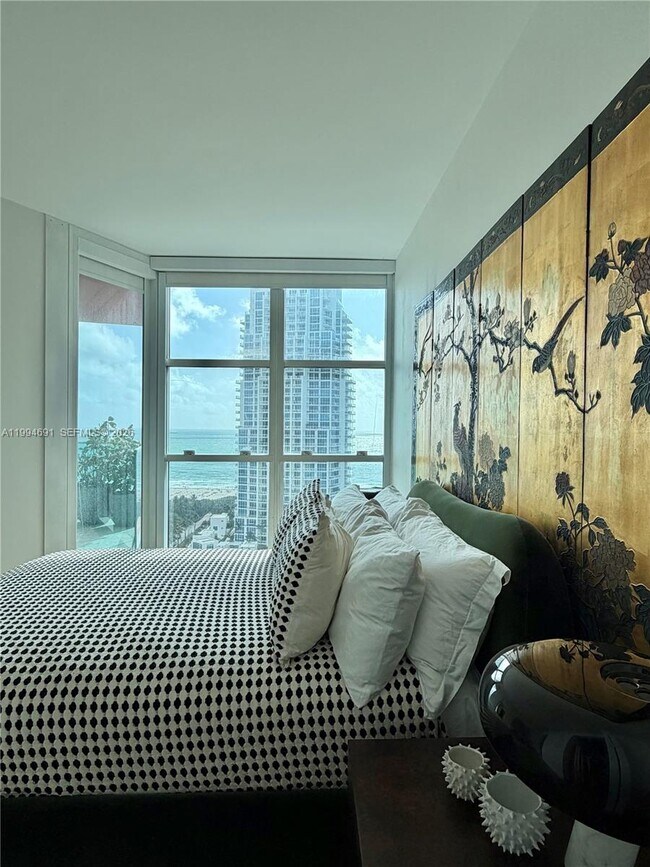 Building Photo - 300 South Pointe Dr