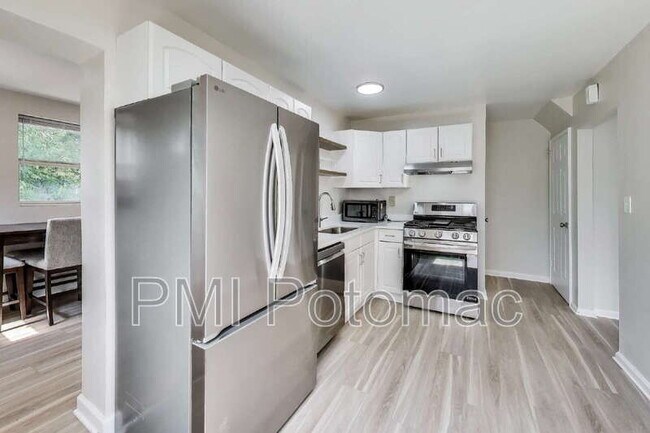Building Photo - 3407 Floral St