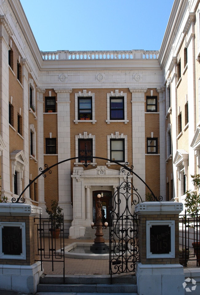 Building Photo - De la Mar