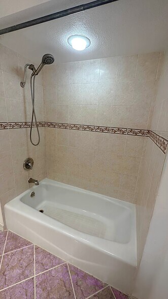 Shower/ Bathtub - 91-1058 Kekuilani Loop