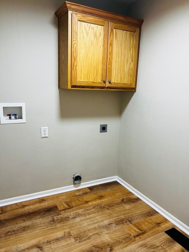 Building Photo - Charming 3-Bedroom Home with Modern Amenities and Elegant Finishes