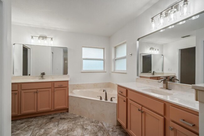 Building Photo - 8511 SE 158th Pl