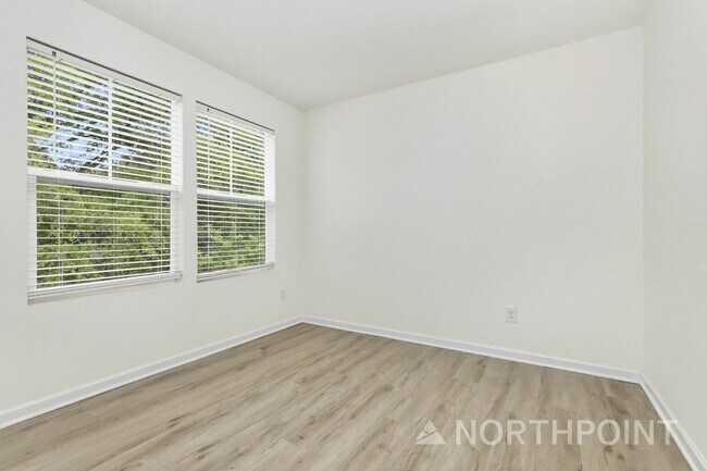 Building Photo - 3-Bedroom, 2.5 Bath Home for Rent in Winston-Salem, NC | Attached 1-Car Garage & Modern Kitchen