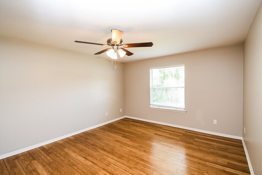 Building Photo - 3016 Golden Pond Blvd