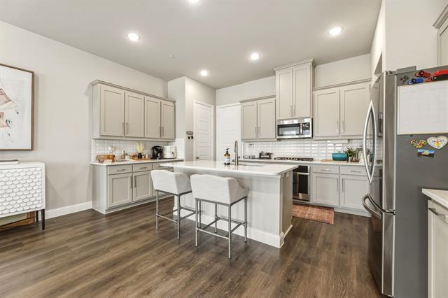 Building Photo - 4937 Barcelona Ave