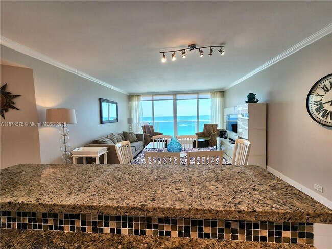 Building Photo - 3505 S Ocean Dr