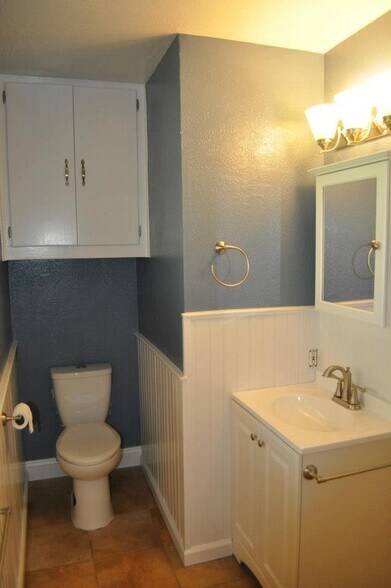 Building Photo - 1017 Downing Ave