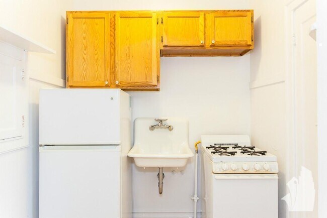 Building Photo - 2536 N Sawyer Ave