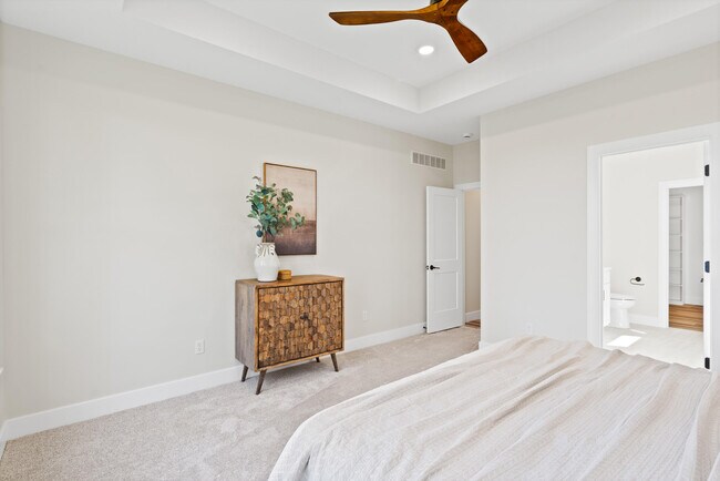 Building Photo - 5201 Buttercup Dr