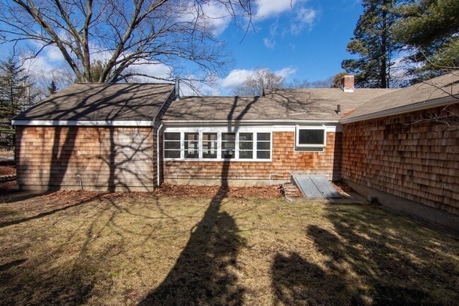 Building Photo - 98 Hillcrest Dr