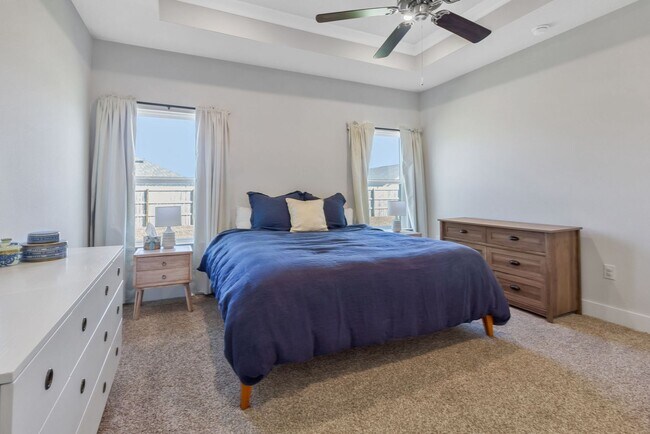 Building Photo - 4 BEDROOMS IN GULF BREEZE!!