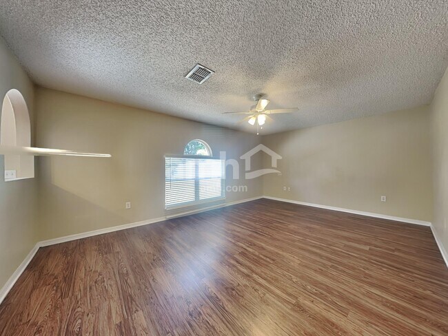 Building Photo - 6936 Crown Lake Dr