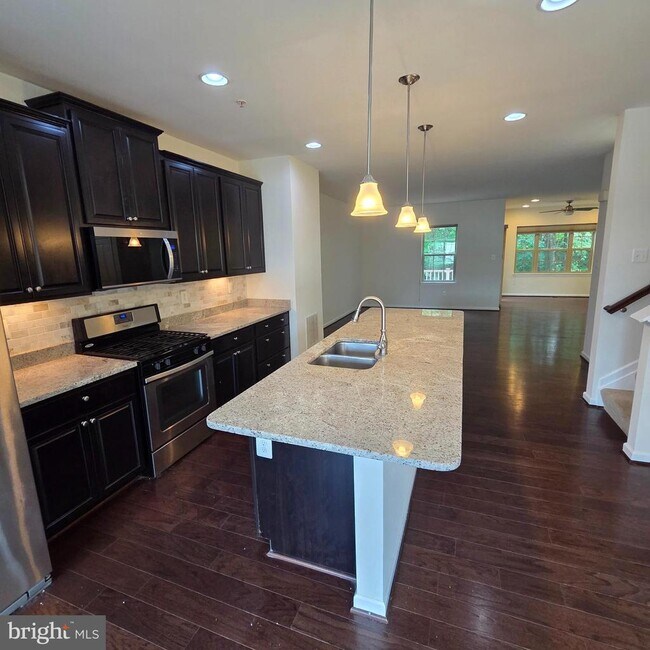 Building Photo - 7825 Rappaport Dr