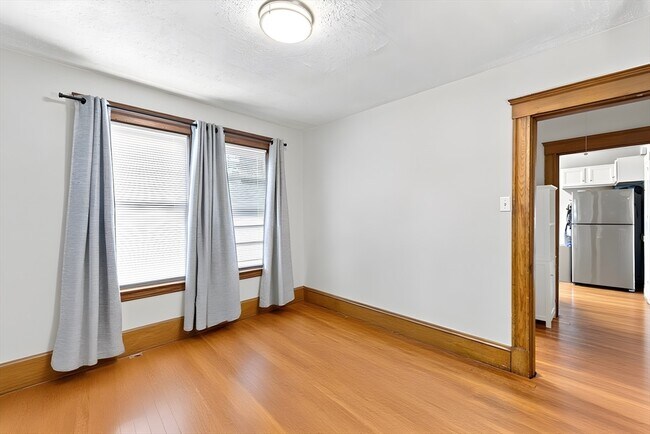Building Photo - 99 Thorndike St