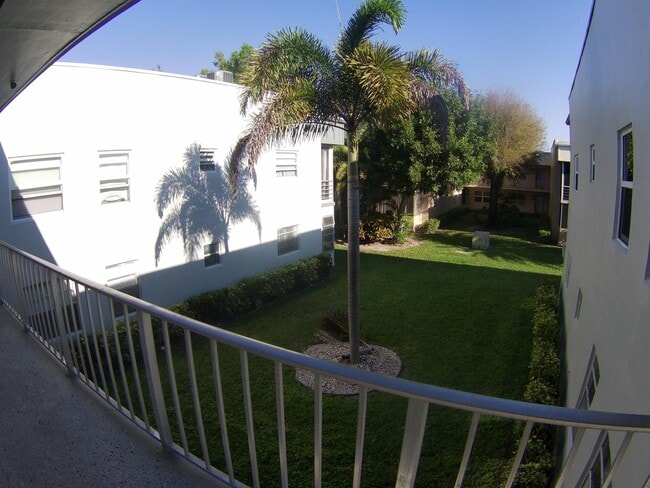 Building Photo - 571 Capri L