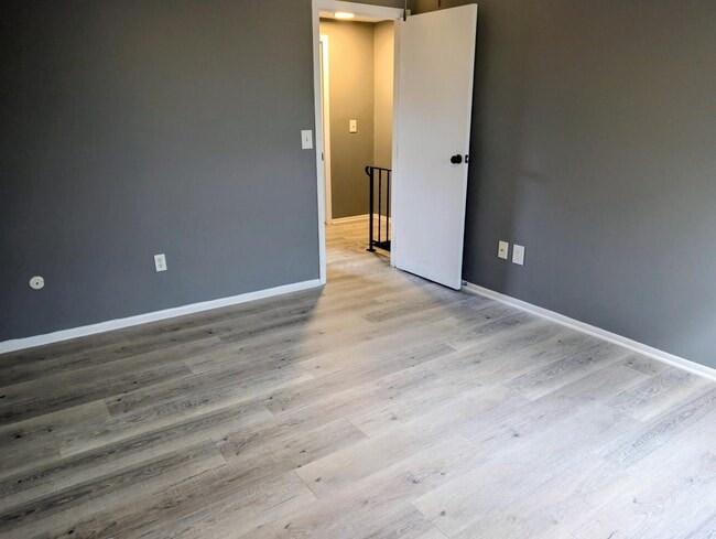 Building Photo - 5726 Beechcroft Rd