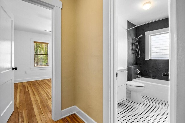 Building Photo - Charming 2-Bed With Backyard Oasis In West Palm Beach!
